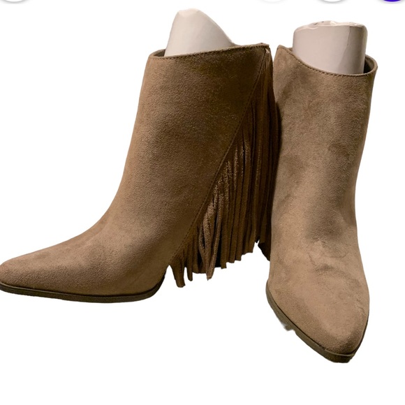 Candie's® Women's Boho Fringe Ultra Suede Heeled Ankle Boots Zip Back Size 8.5 - Picture 2 of 9